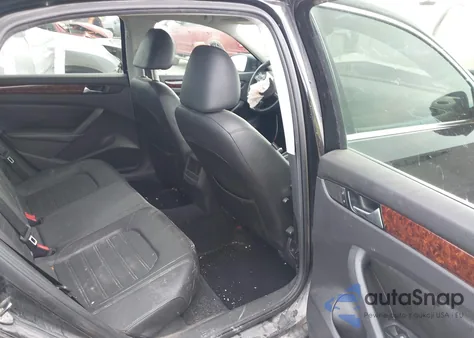 2012 Volkswagen Passat 2.5L Sel z USA, uszkodzony, nr VIN 1VWCH7A32CC106795